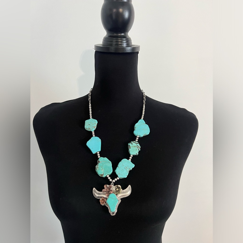 Shyanne Womens Cactus Rose Turquoise Stone Longhorn Pendant Necklace 18$